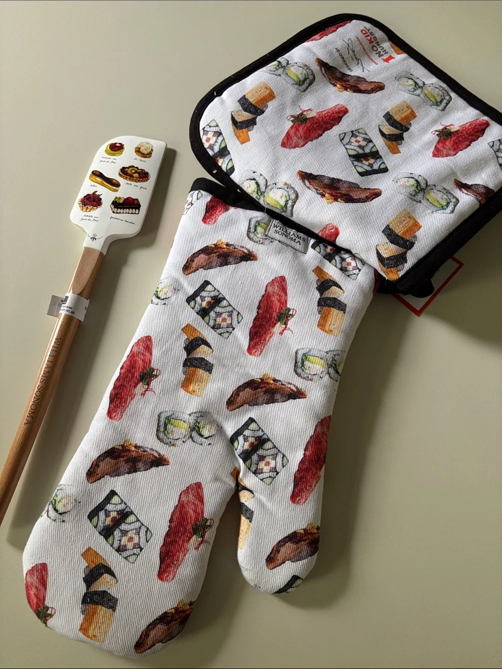Williams Sonoma Morimoto Oven Mitt and Pot Holder Set with spatula